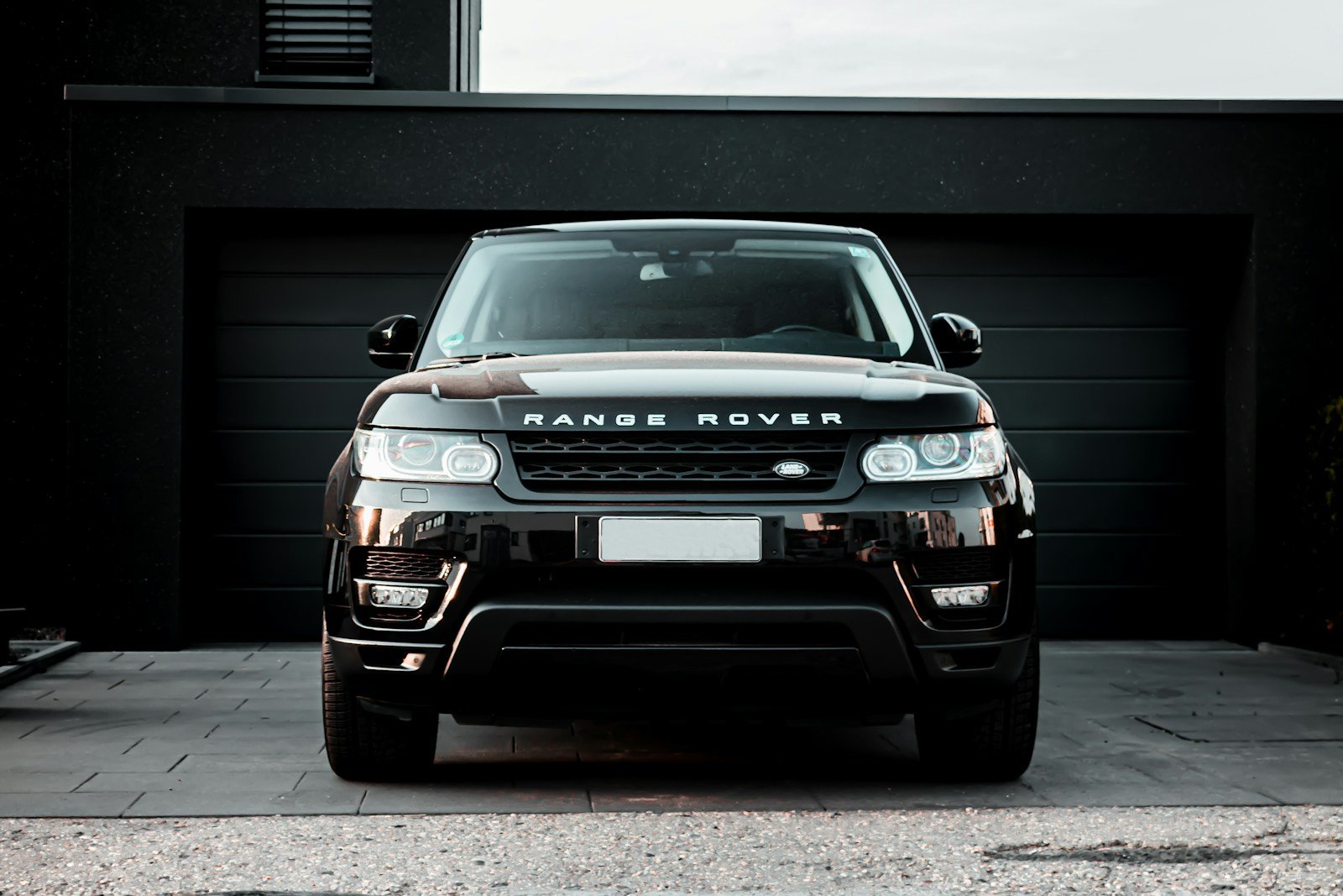 Dubai Airport (DXB/DWC) VIP Meet & Greet Chauffeur Transfer