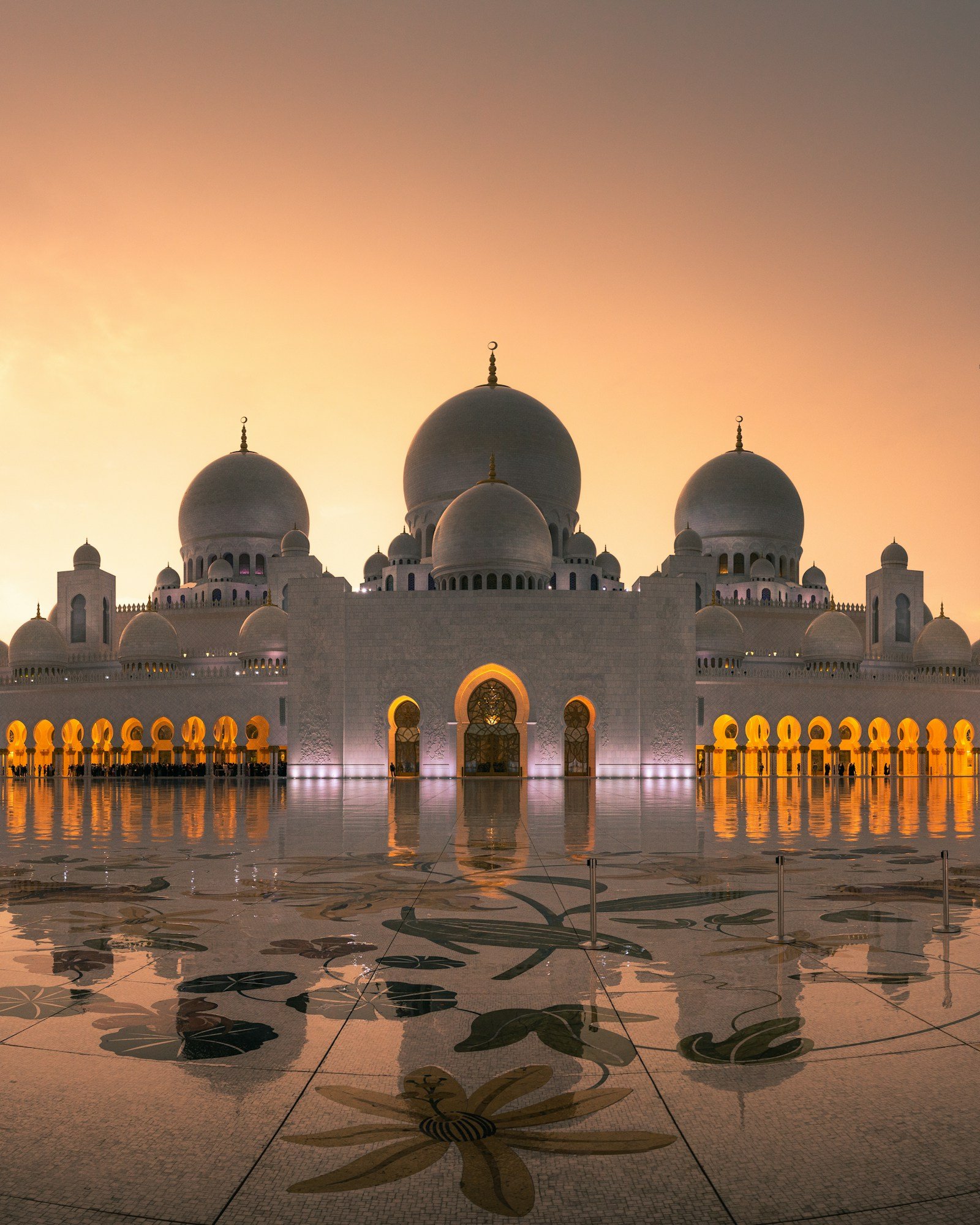 Abu Dhabi Sheikh Zayed Grand Mosque Day Tour from Dubai